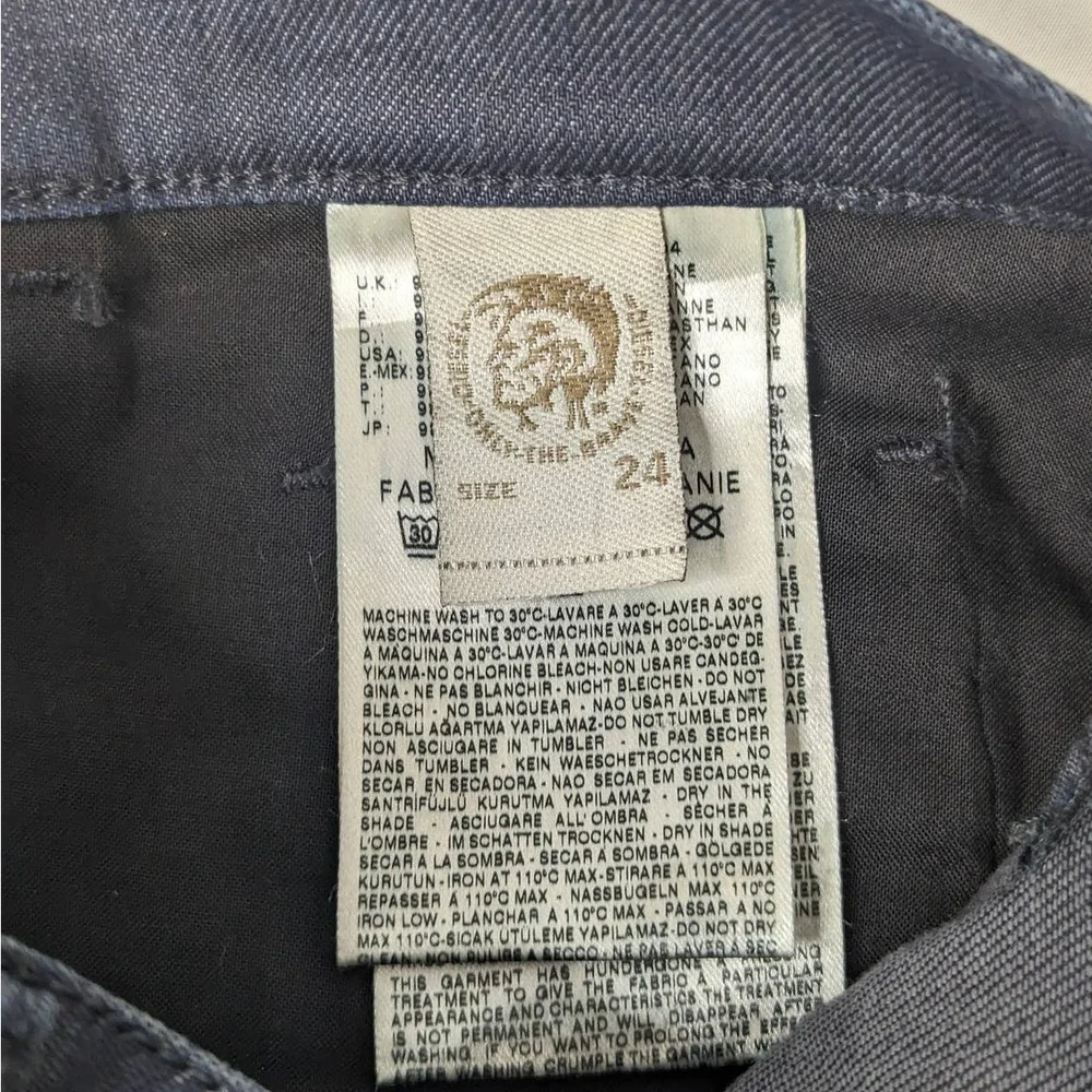 NWT DIESEL Livy Super Slim Straight Dark Wash Stretch 00CNZ7 24x32 Womens Jeans - Picture 6 of 7